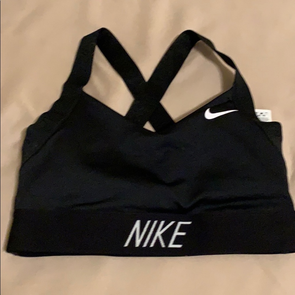 NWOT NIKE sports Bra